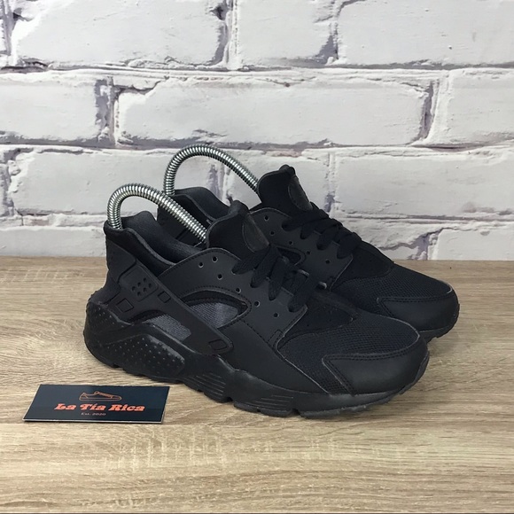 Nike Shoes - Nike Air Huarache Run